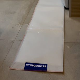 1. Leg de Slurpzak op de natte plek